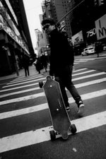 Carregar imagem no visualizador da galeria, HUNTER BOARD | Skate elétrico 3.600W | 38 km
